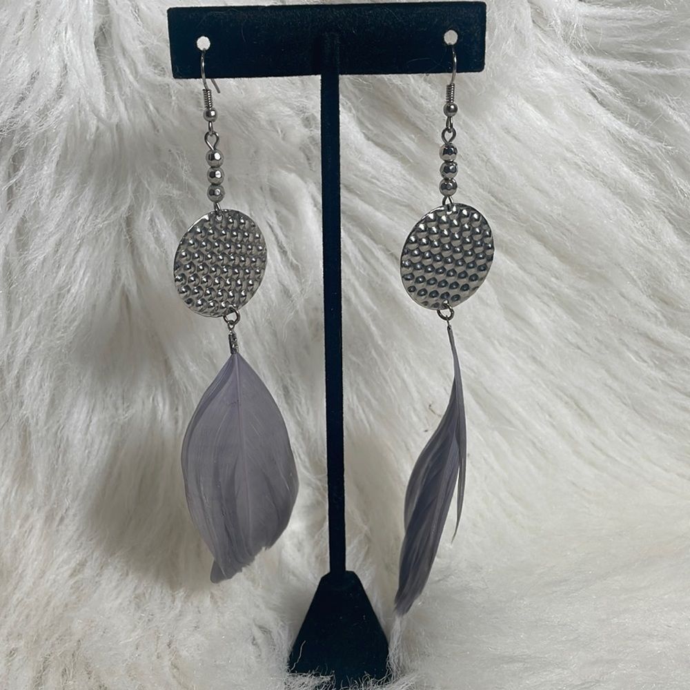 🍍Grey Feather Earrings